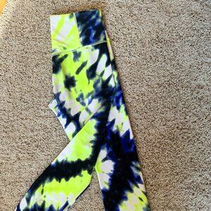 Elation Ultra High Rise 7/8 Legging - size M Color Multi